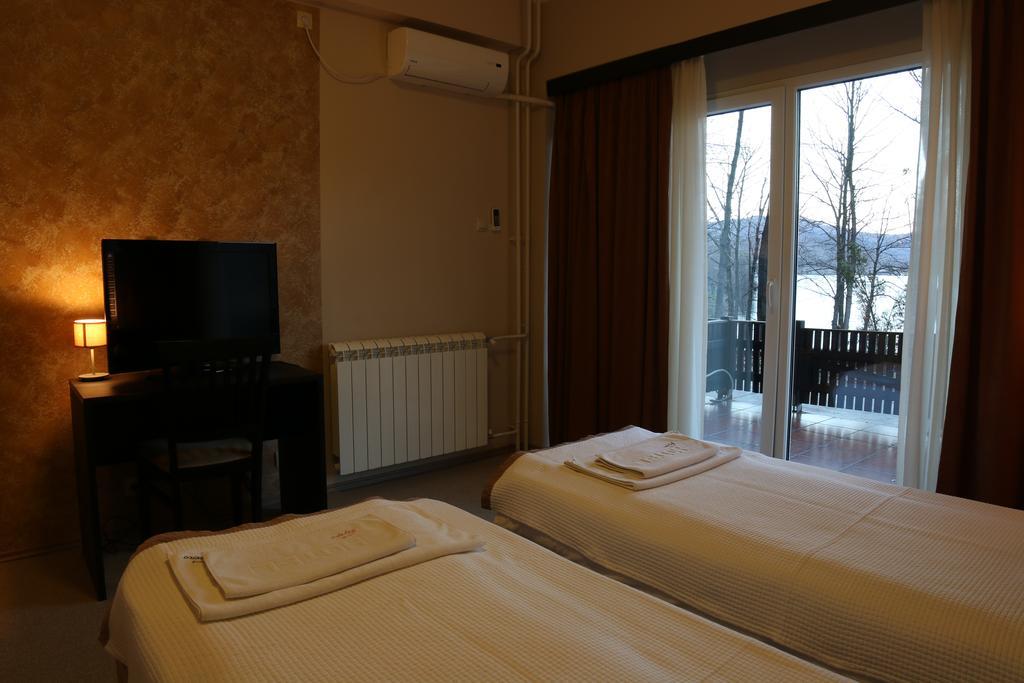 Hotel Jezero Бор Екстер'єр фото